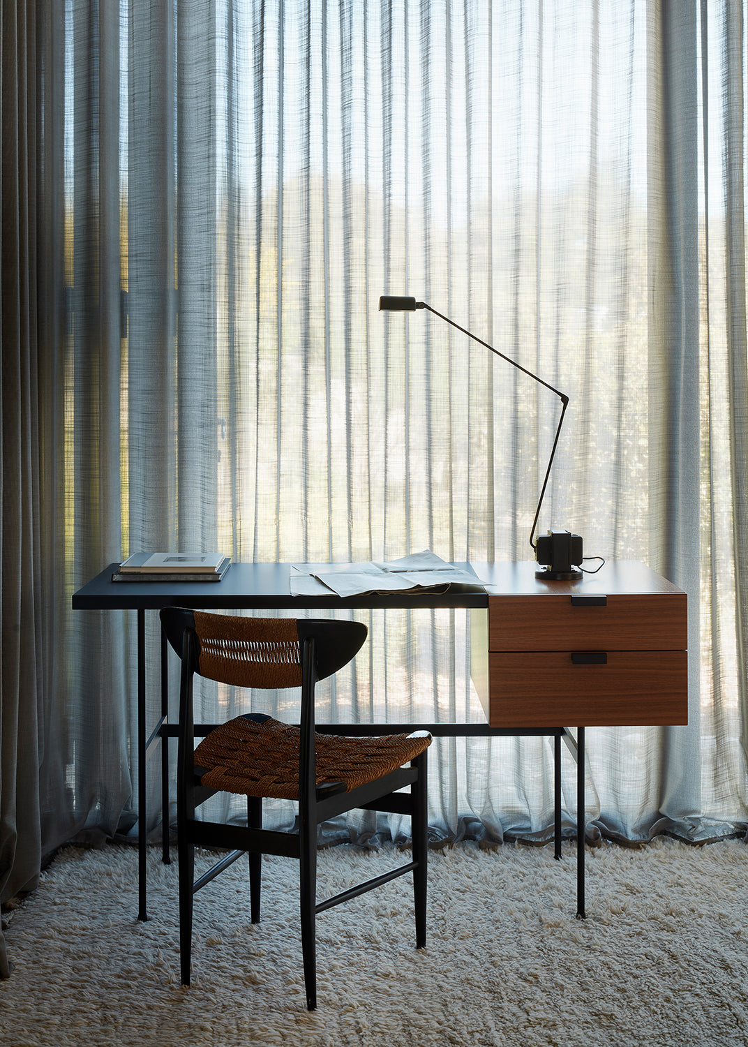 Daphine LED Table Lamp | LUMINA
