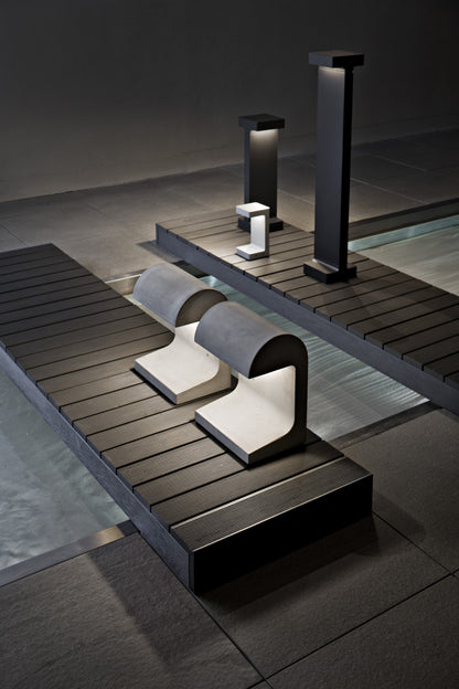 Casting Concrete 屋外ランプ｜Vincent Van Duysen / FLOS