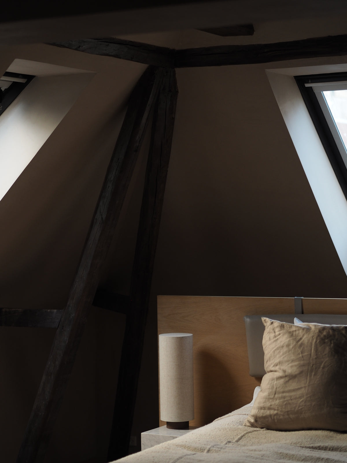 Hashira Table Lamp