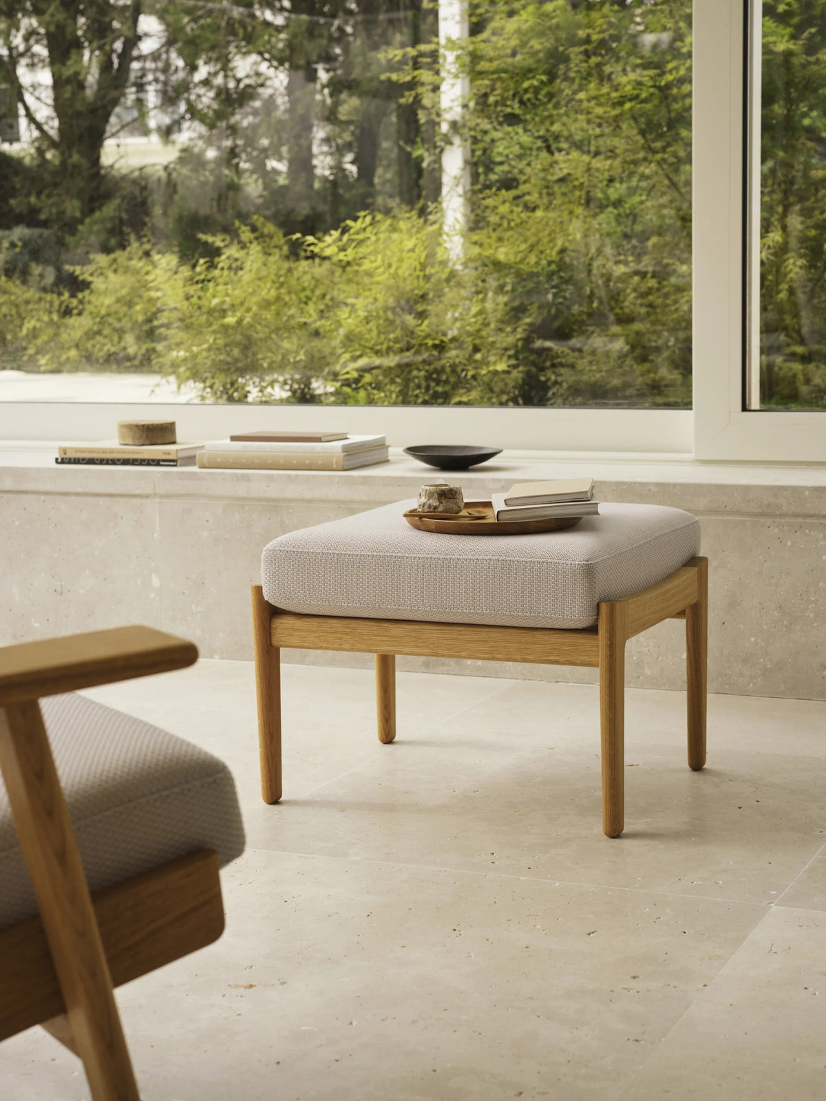 CH291 Lounge Chair - lifestyle