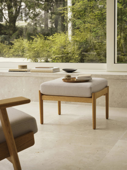 CH291 Lounge Chair - lifestyle