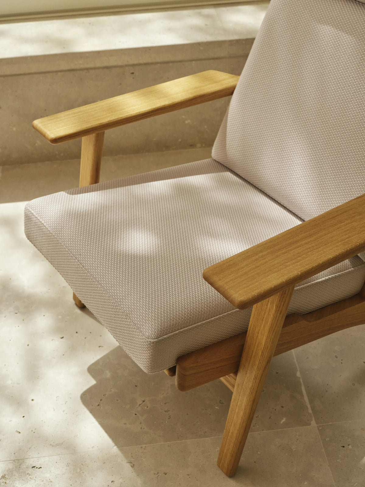 CH291 Lounge Chair - lifestyle