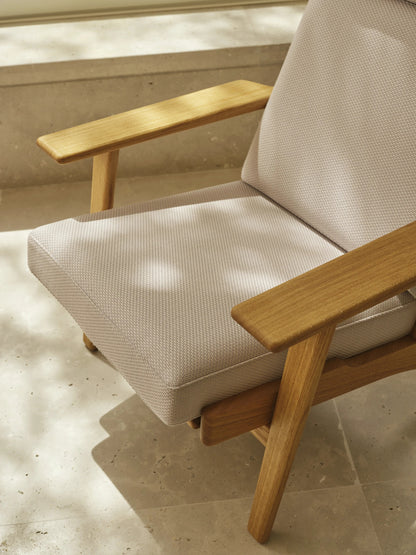 CH291 Lounge Chair - lifestyle
