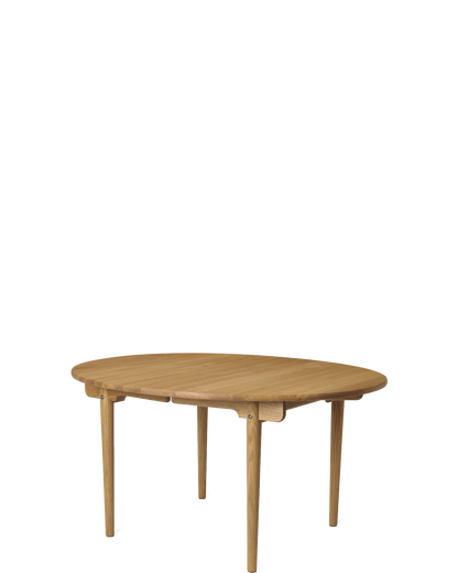 CH337 Dining Table - oak/oil, diagonal view