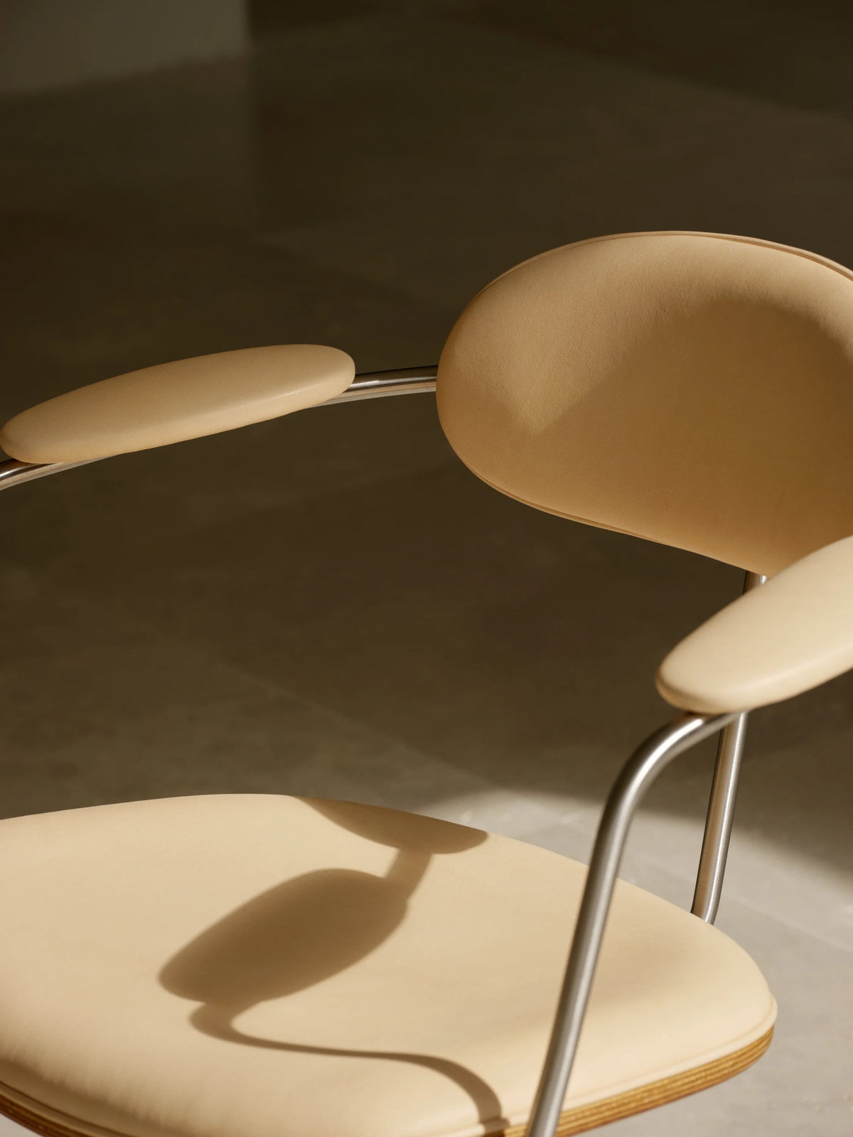 CH621 Swivel Chair - lifestyle
