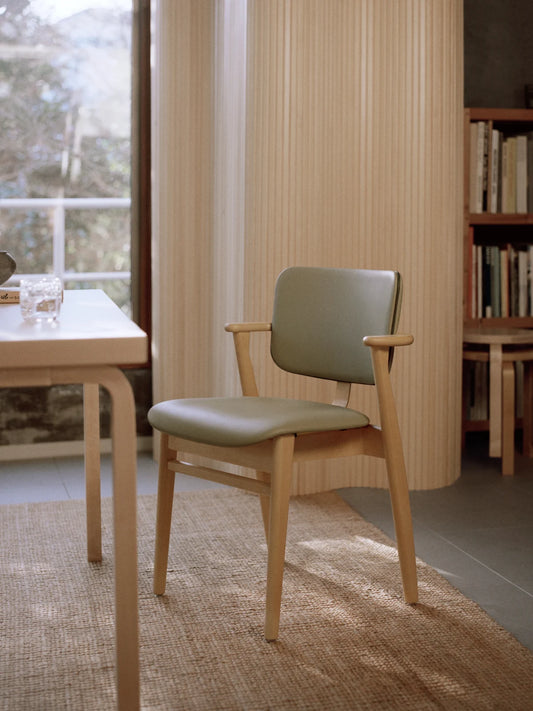 Domus Chair - 布/革張り