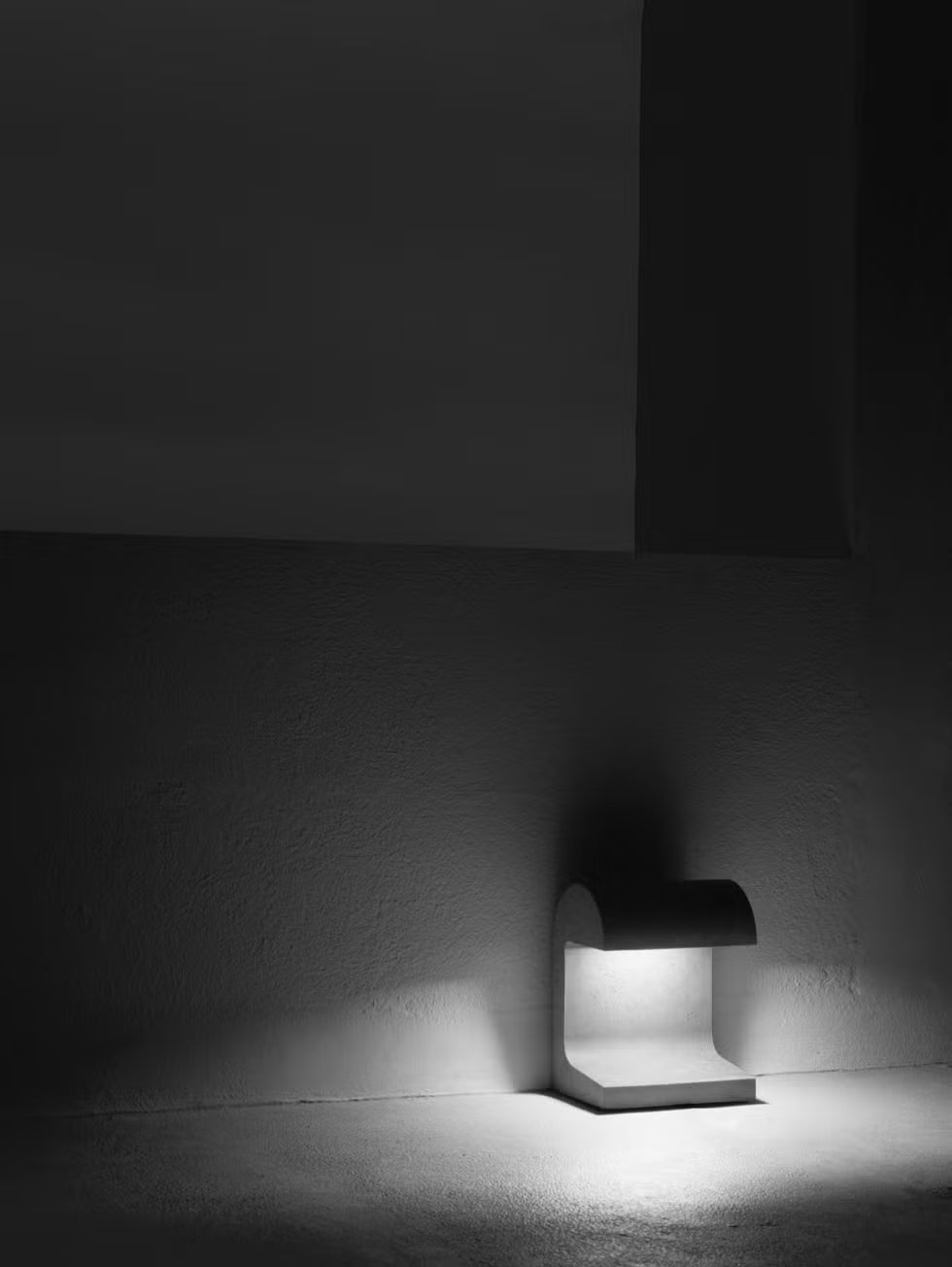 Casting Concrete 屋外ランプ｜Vincent Van Duysen / FLOS