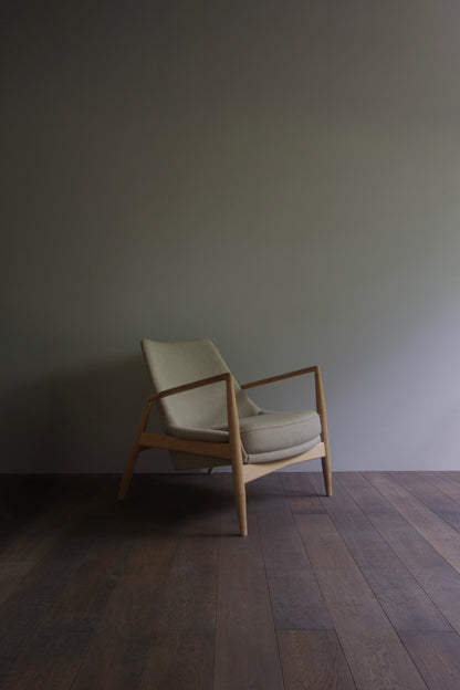 The Seal Lounge Chair