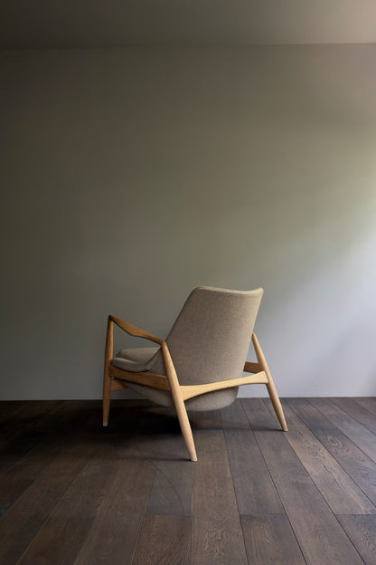 The Seal Lounge Chair