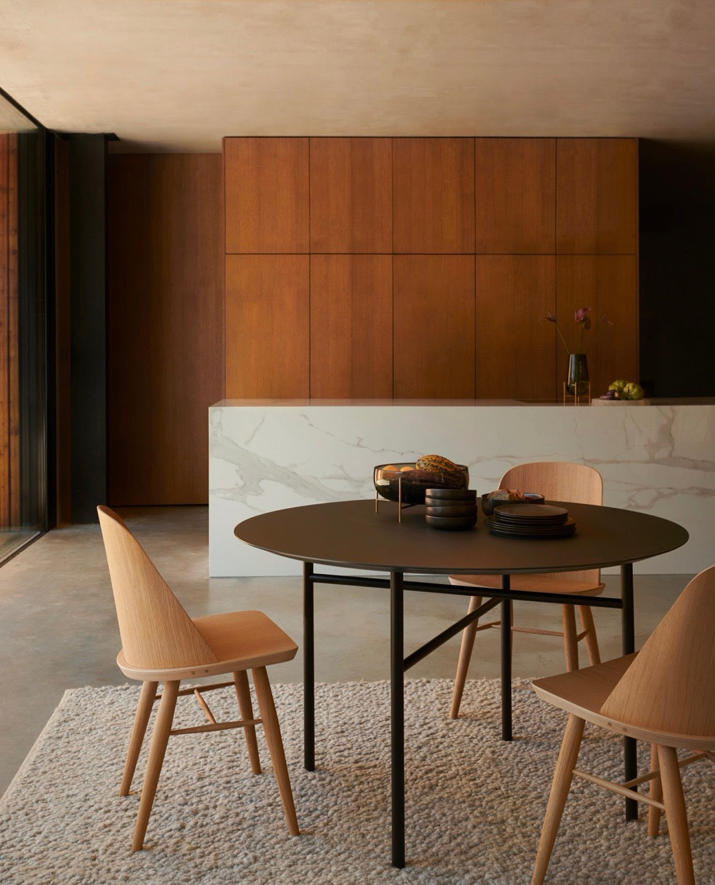Snaregade Dining Table - Round