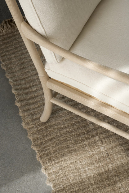 OW149-2 Colonial Sofa - lifestyle