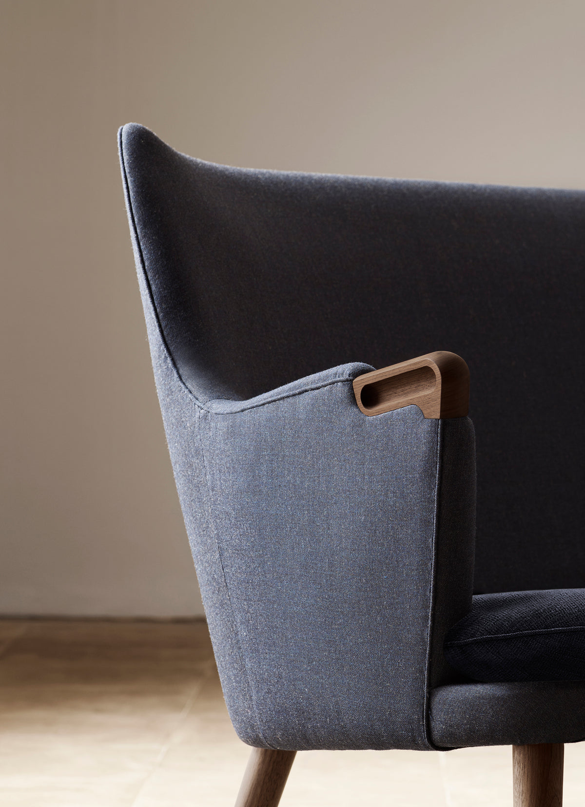 CH71 Lounge Chair