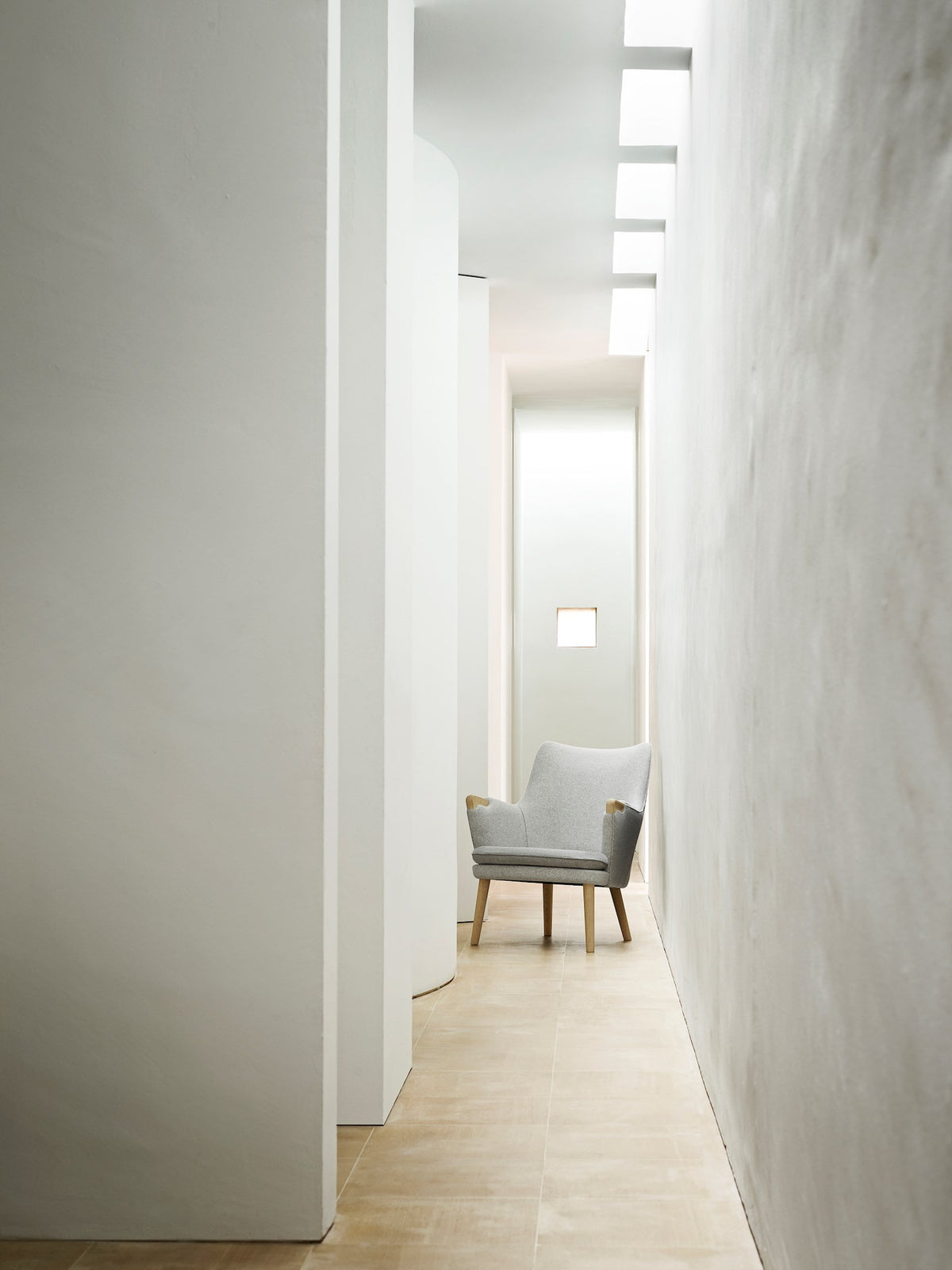 CH71 Lounge Chair lifestyle - oak frame, light interior
