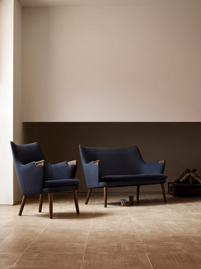 CH71 Lounge Chair lifestyle - walnut, warm interior