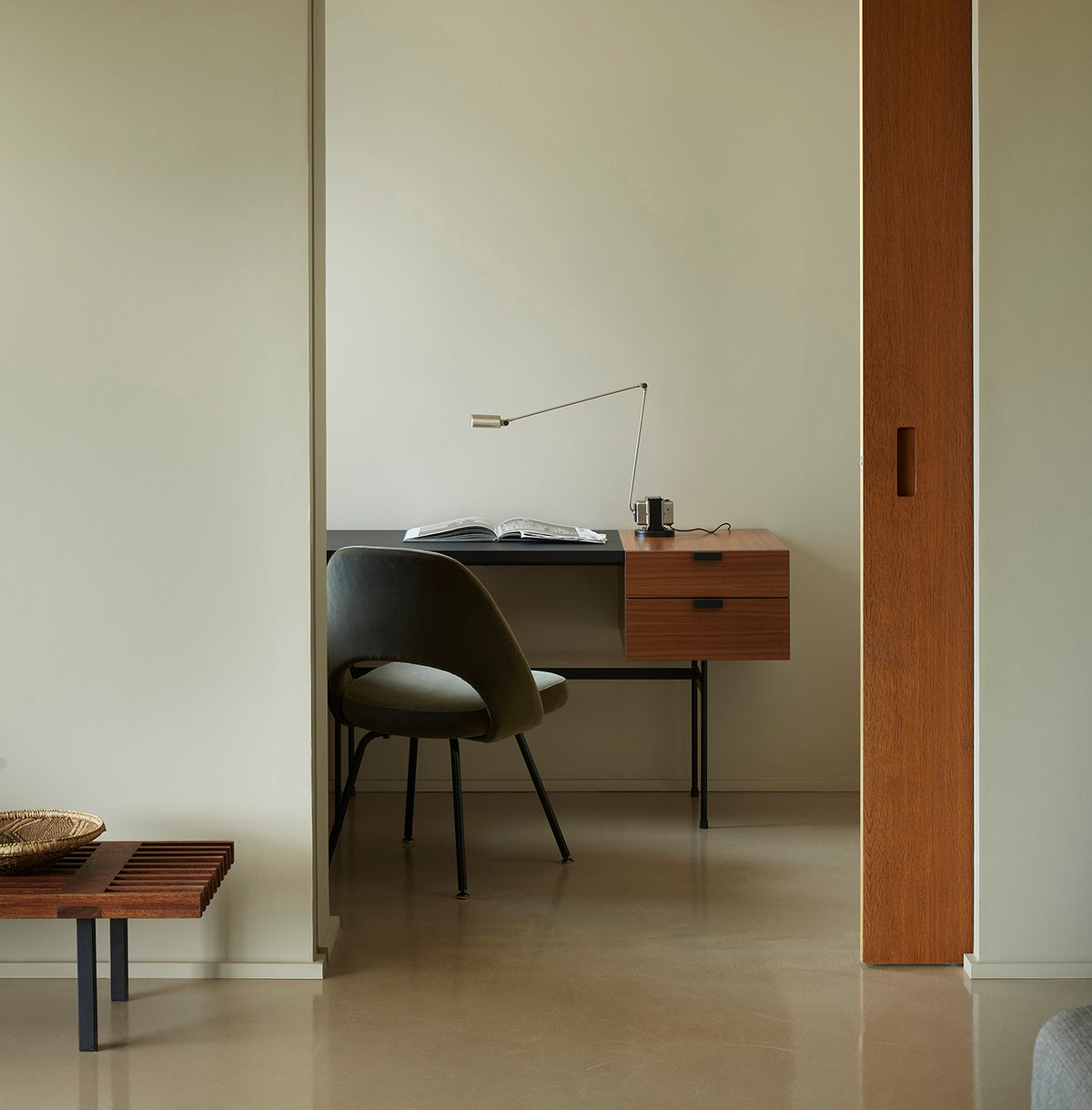 Daphine LED Table Lamp | LUMINA